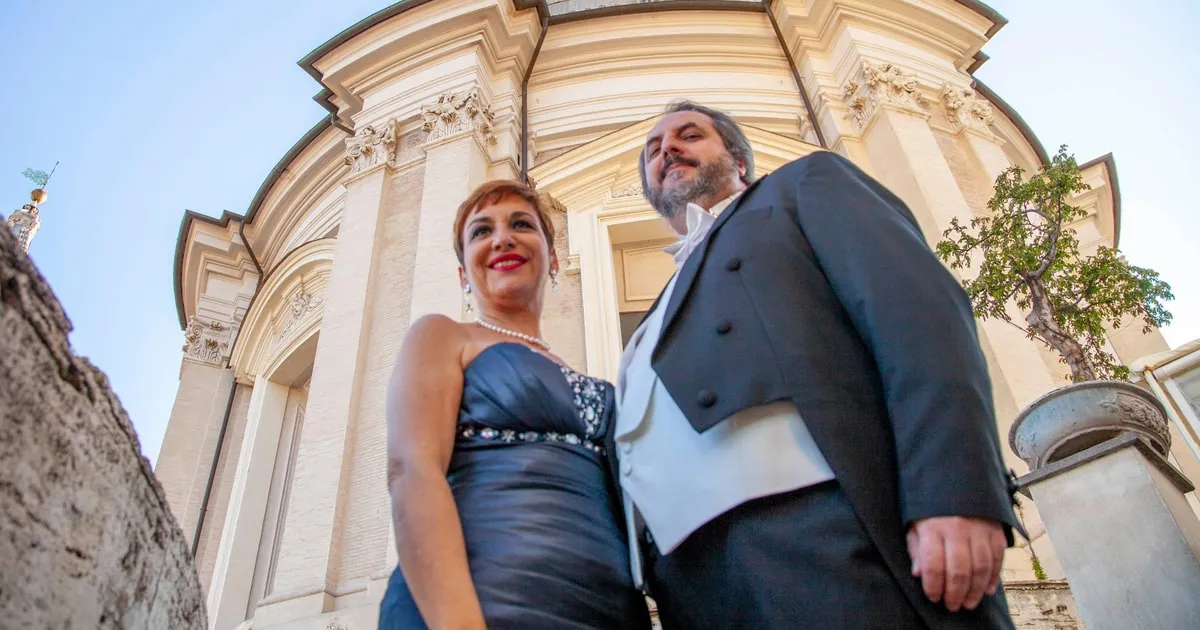 Arias on the terrace of Palazzo Pamphilj above Piazza Navona and Bernini's fountain, with a glass of wine, an opera dinner in Rome, opera houses in Rome